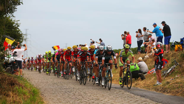 tour-de-france-stage-4-cobblestones-960.jpg